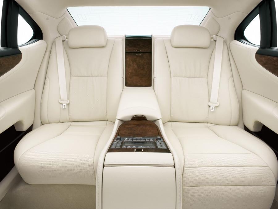  Lexus LS600h L 2007 года  (JP) (фото 7 из 10)